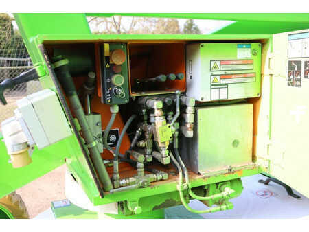 Piattaforme aeree articolate 2007  Niftylift HR 12 DE (17)