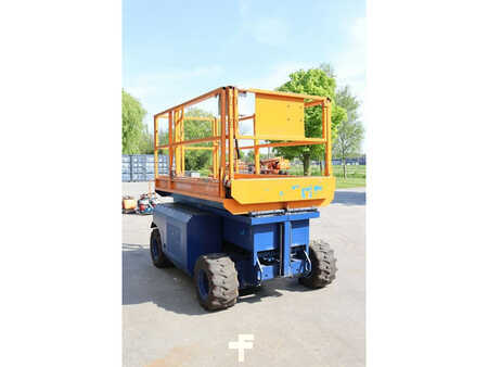 Piattaforme aeree a pantografo 2001  Genie GS2668 (6)