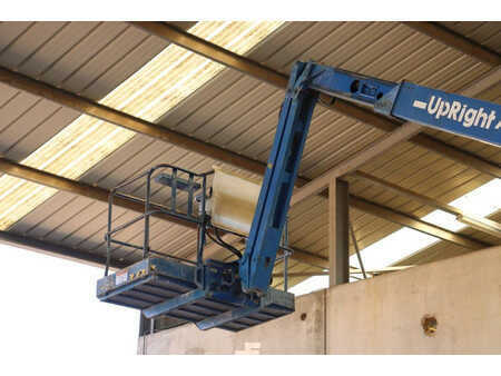 Gelenkteleskopbühne 2000  UpRight AB62RT (28)