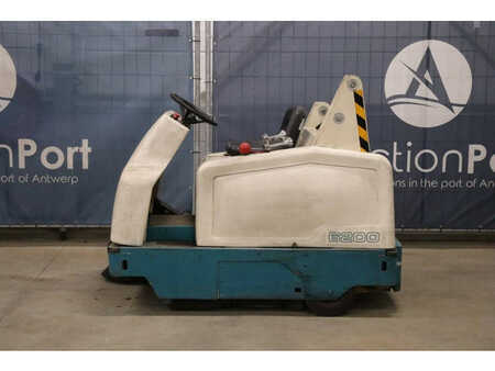 Veegmachine 2000  TENNANT 6200 (2)