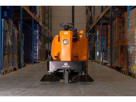 Pedestrian Sweeper 2024  Daewoo DAS80 Zit (13)