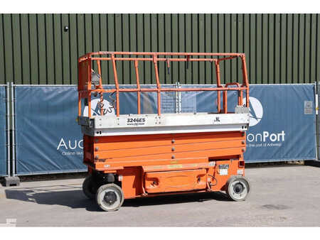 Scherenarbeitsbühne 2010  JLG 3246ES (1)