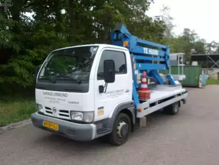 Rampa de camião  2004  Nissan Cabstar (1)
