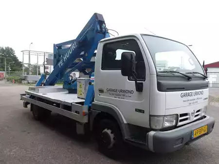 Rampa de camião  2004  Nissan Cabstar (2)