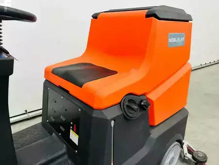 Veegmachine 2025  Noblelift NR810 (5)