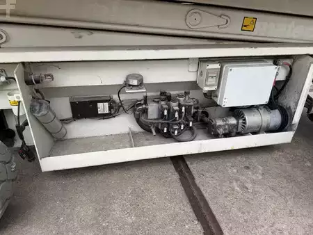 Scissors Lifts 2016  Holland-Lift HL84-E14 (12)