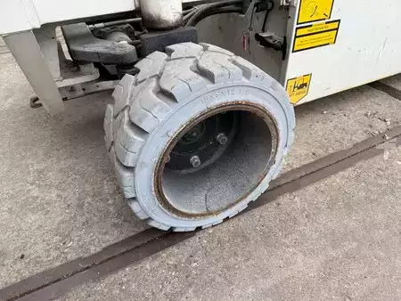 Scissors Lifts 2016  Holland-Lift HL84-E14 (20)