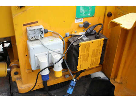 Podnośnik teleskopowy 2005  Niftylift HR 15 NDE (19)