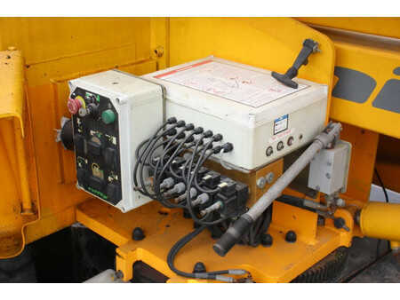 Podnośnik teleskopowy 2005  Niftylift HR 15 NDE (22)