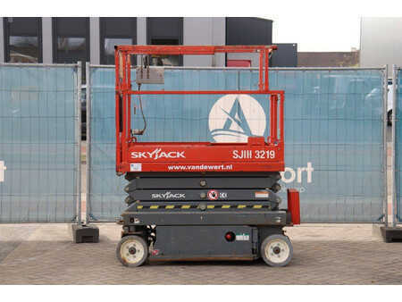 Schaarhoogwerker 2014  Skyjack SJ3219 (2)