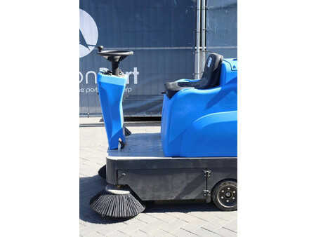 Sopmaskiner - TENNANT industrial floor sweeper (13)