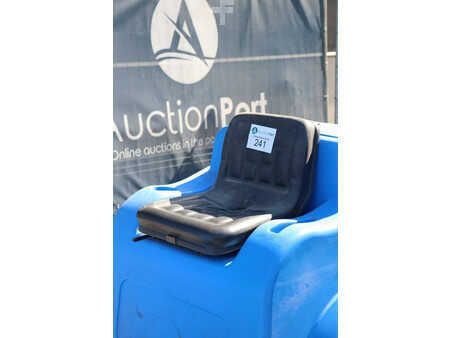 Sopmaskiner - TENNANT industrial floor sweeper (14)
