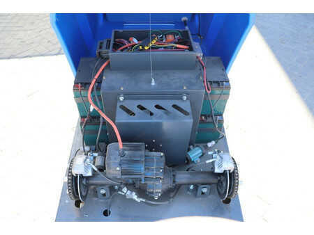 Sopmaskiner - TENNANT industrial floor sweeper (17)