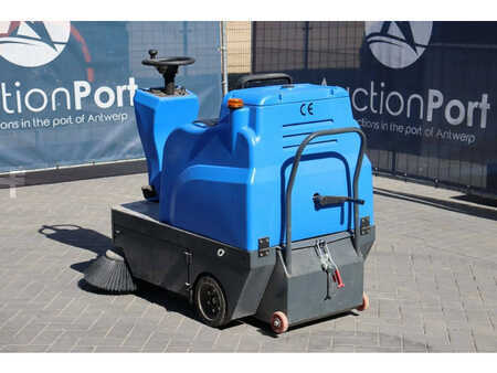 Kehrmaschine - TENNANT industrial floor sweeper (3)