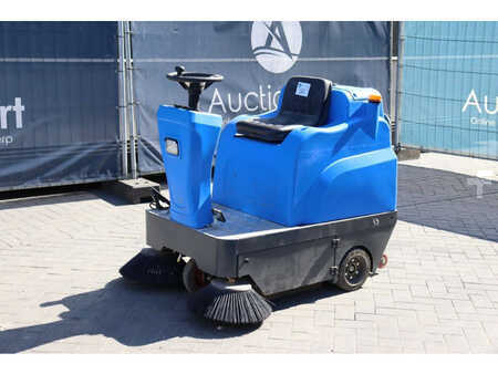 Kehrmaschine - TENNANT industrial floor sweeper (8)