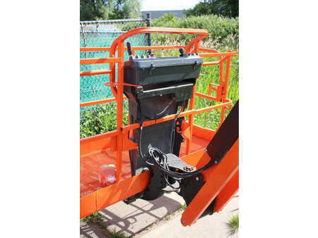 Podnośnik przegubowy - JLG 800AJ (13)