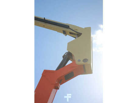 Podnośnik przegubowy - JLG 800AJ (29)