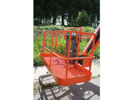 Podnośnik przegubowy - JLG 800AJ (8)