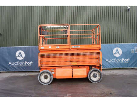 Scissor lift - JLG 3369LE (2)