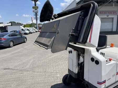 Spazzatrici aspiratrici uomo a bordo 2015  Dulevo 1100 EH (21)