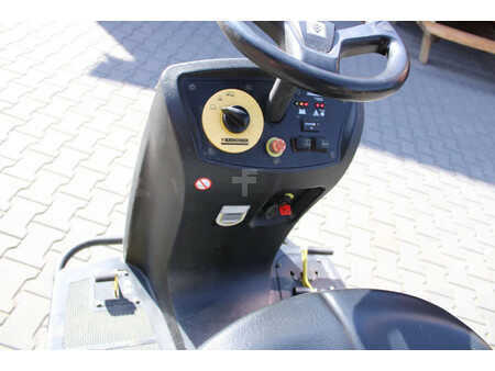 Máquina barredora 2013  Kärcher KM100/100 veegmachine elektrische met maar 585 uur (9)