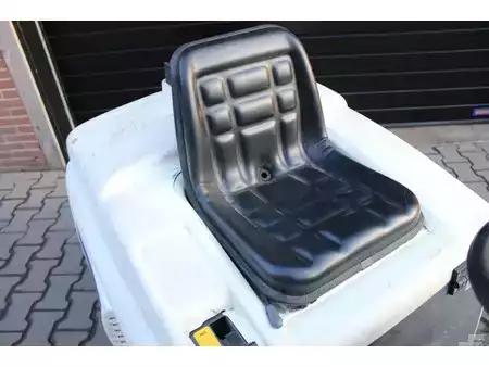 Zametací stroj 2008  Dulevo 100SE zit veegmachine elektrische accubj 2026 (7)