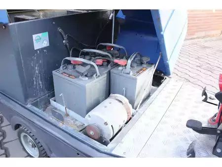 Máquina barredora 2012  OMM ciclope 70B veegmachine elektrische accubj 2026 (9)