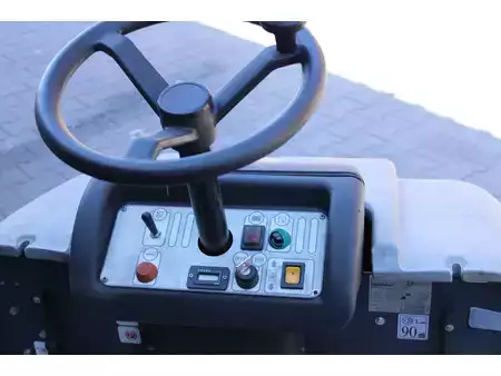 Varredor 2010  cowaco zit veegmachine elektrische hoogkieper (11)