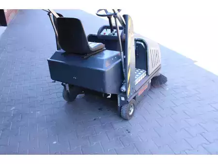 Varredor 2010  cowaco zit veegmachine elektrische hoogkieper (9)