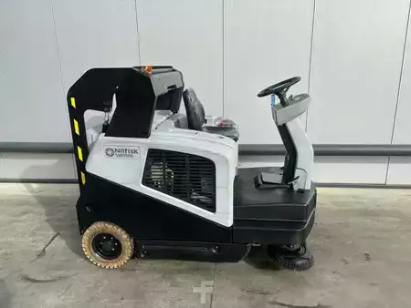 Zametací stroj 2020  Nilfisk SWEEPER SW5500 B (2)