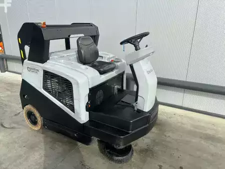 Zametací stroj 2020  Nilfisk SWEEPER SW5500 B (3)