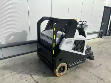Zametací stroj 2020  Nilfisk SWEEPER SW5500 B (5)