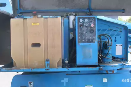 Telescopic boom lift 1999  Genie S60 (8)