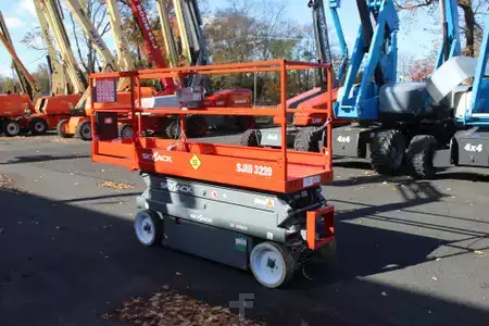 Plataforma de Tijera 2016  SkyJack SJ3220 (2)