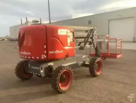 Plataforma Articulada 2023  SkyJack SJ45AJ (2)