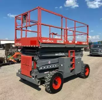 Plataforma de Tijera 2016  SkyJack SJ8841 (1)