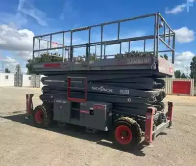 Plataforma de Tijera 2016  SkyJack SJ9250 (1)