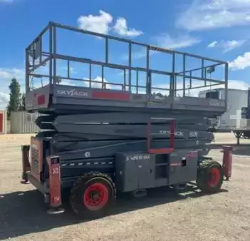 Plataforma de Tijera 2016  SkyJack SJ9250 (2)