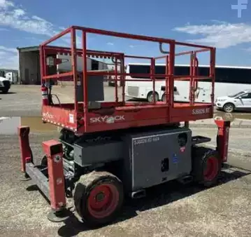 Plataforma de Tijera 2016  SkyJack SJ6826RT (1)