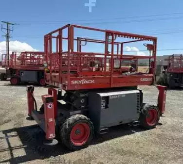 Plataforma de Tijera 2016  SkyJack SJ6826RT (2)