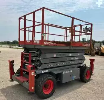 Plataforma de Tijera 2016  SkyJack SJ7135 (1)