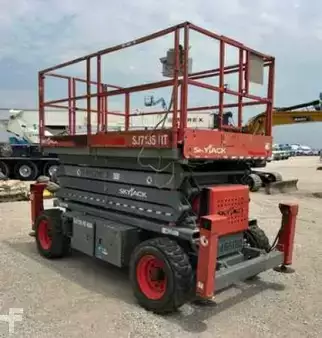 Plataforma de Tijera 2016  SkyJack SJ7135 (2)