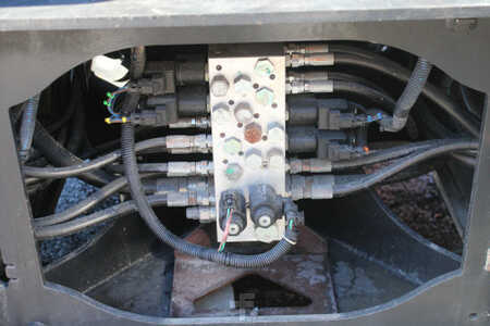 Vertical mast lift 2015  Genie SX150 (15)