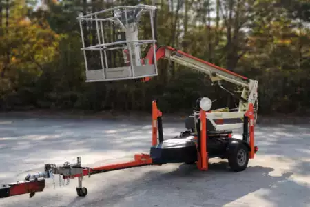 Plataforma de remolque 2018  JLG T350 (1)