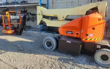 Articulating boom lift 2025  JLG E400AJPN (1)