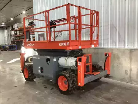 Scissor lift 2022  SkyJack SJ6832RT (1)