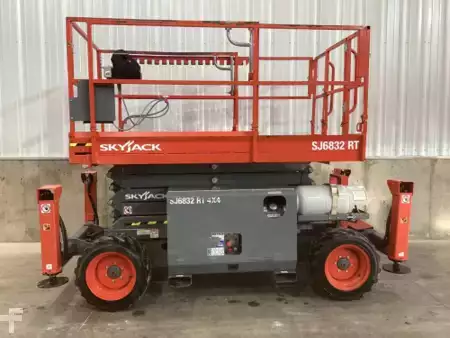 Scissor lift 2022  SkyJack SJ6832RT (4)