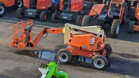 Articulating boom lift 2017  JLG 340AJ (1)