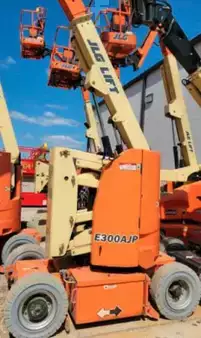 Articulating boom lift 2018  JLG E300AJP (1)