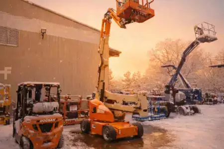 Articulating boom lift 2017  JLG E400AJPN (1)